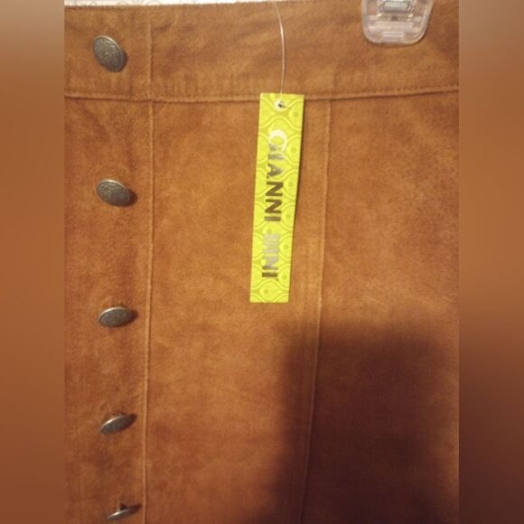Gianni Bini mini rust colored suede skirt. NWT - Picture 2 of 3